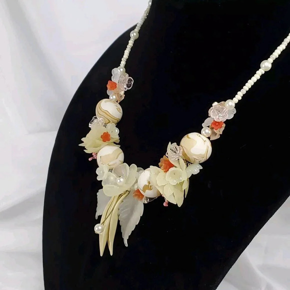 VTG Lucite Necklace Earrings Lucite Flower Leaf Pastel Beads Bridal Wedding - Picture 13 of 16